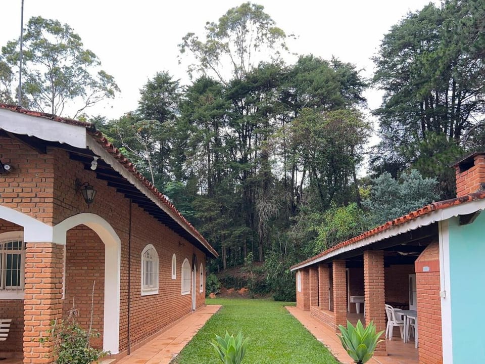 Large house with pool, barbecue area and Wi-Fi House in State of São Paulo