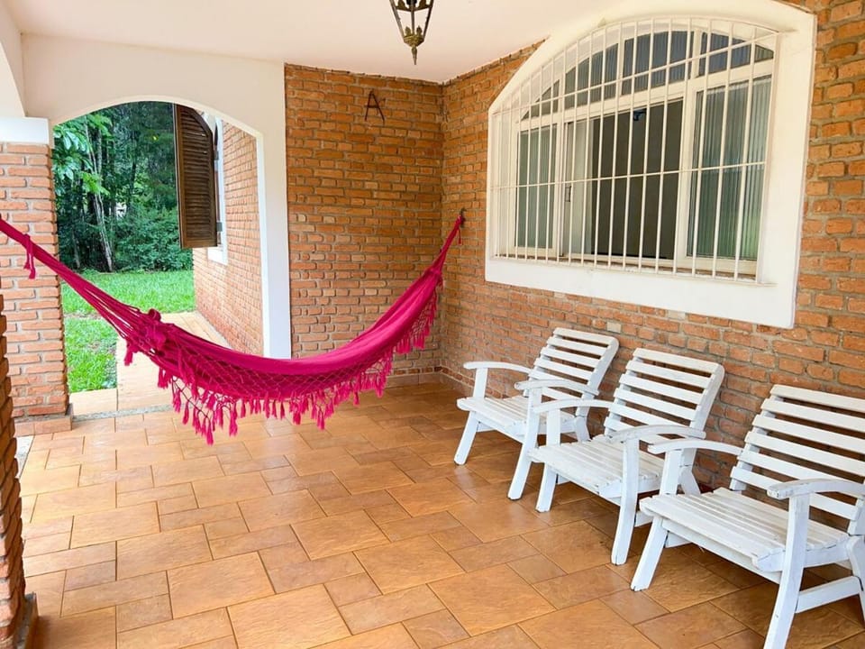 Large house with pool, barbecue area and Wi-Fi House in State of São Paulo