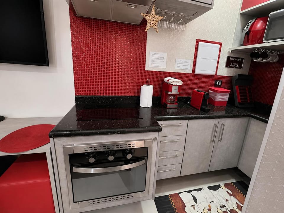 Coffee/tea facilities, Kitchen or kitchenette, dishwasher, minibar, oven, stove, toaster