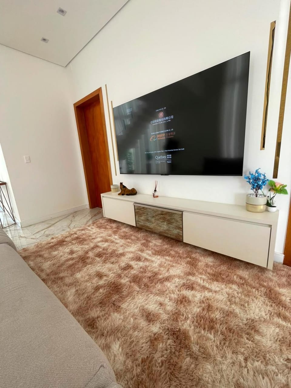 Communal lounge/ TV room, TV and multimedia, Living room, Seating area, Evening entertainment