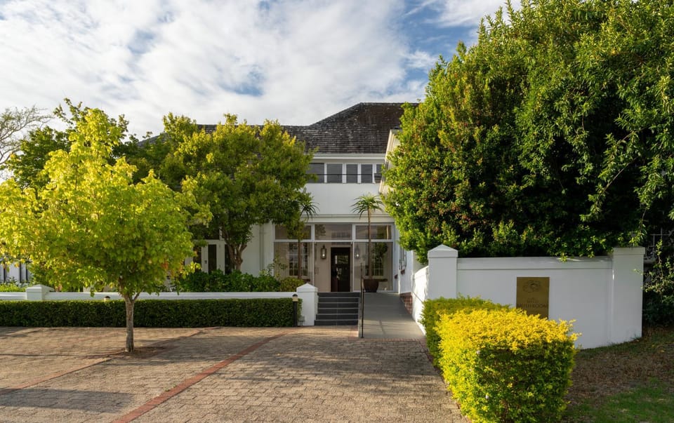 Property building, Facade/entrance, Garden
