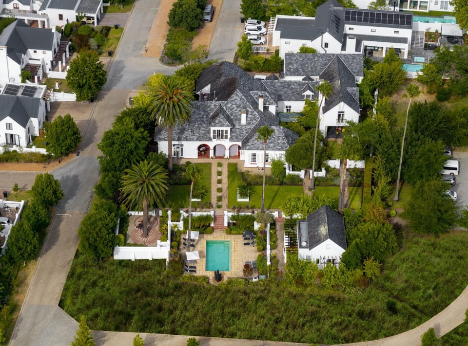 Property building, Neighbourhood, Natural landscape, Bird's eye view, Swimming pool