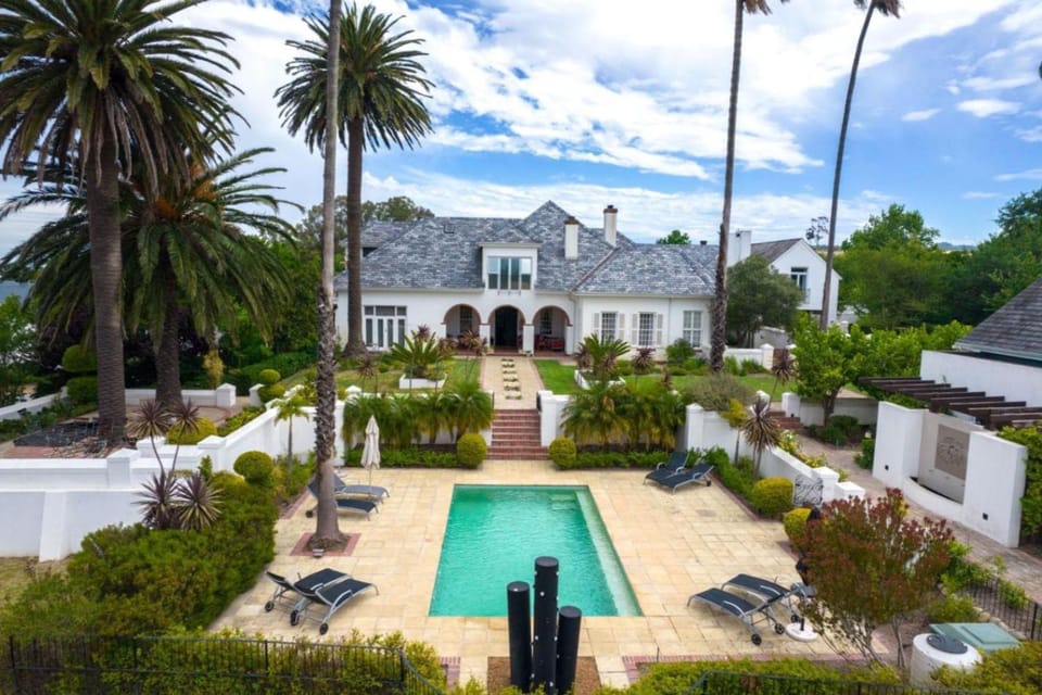 Property building, Garden, Garden view, Pool view, Swimming pool, sunbed