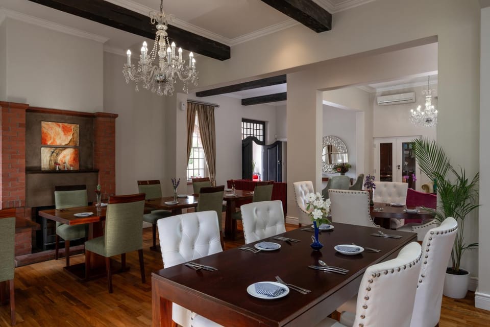 Seating area, Dining area, Breakfast