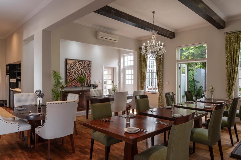 Seating area, Breakfast