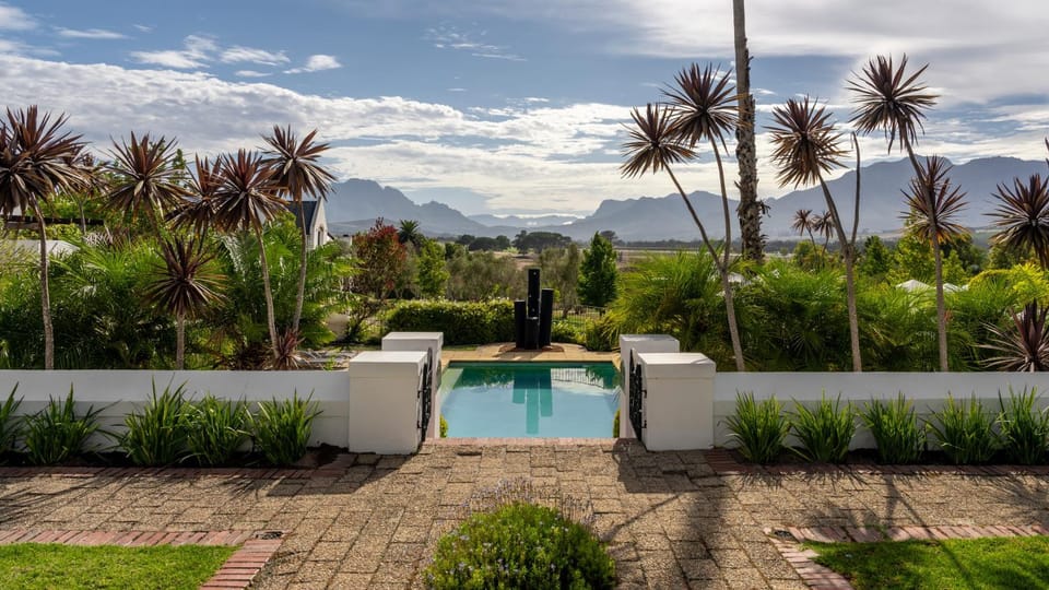 Natural landscape, Garden, Garden view, Mountain view, Pool view, Swimming pool, sunbed