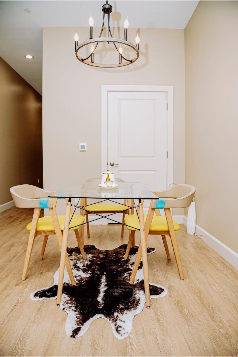 Seating area, Dining area