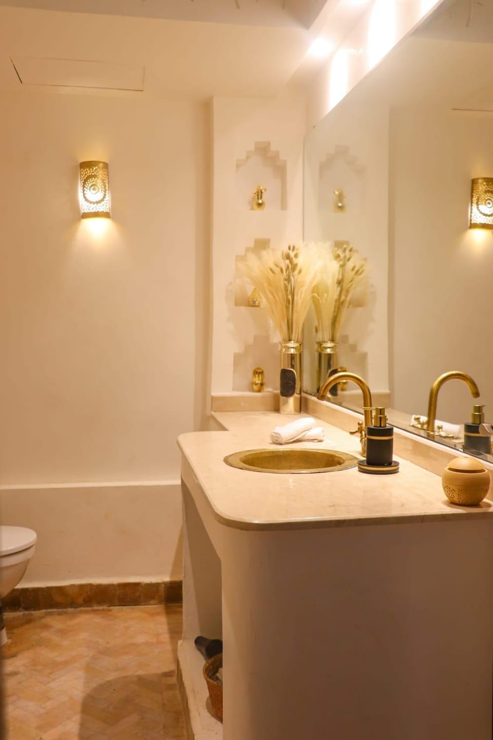 Typical Moroccan 2BR, Pools, Gym, Security 24 H Apartment in Marrakesh