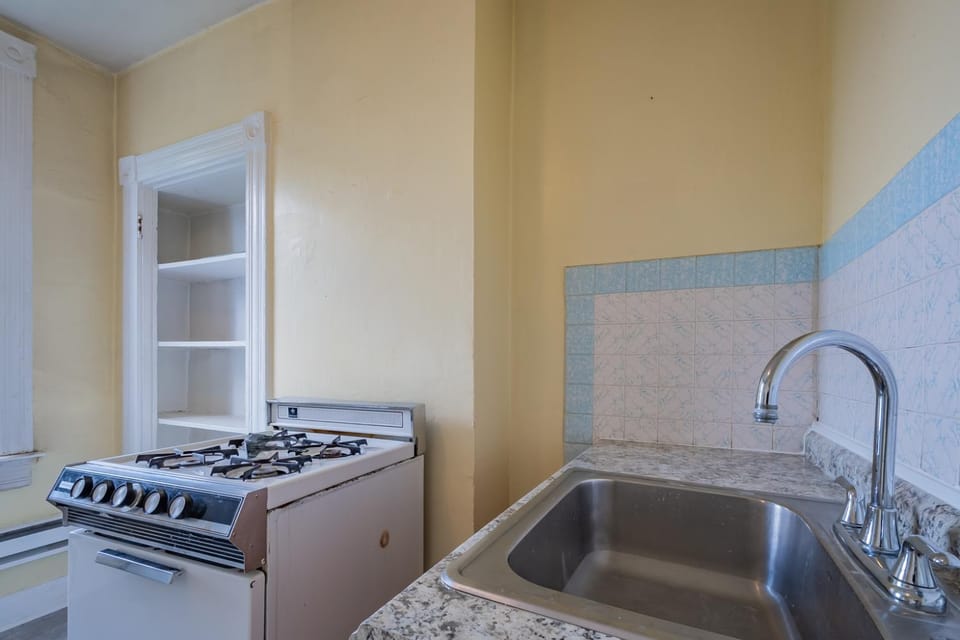 1BR 1 Bath Unit At Lawrenceville Apartment in Pittsburgh