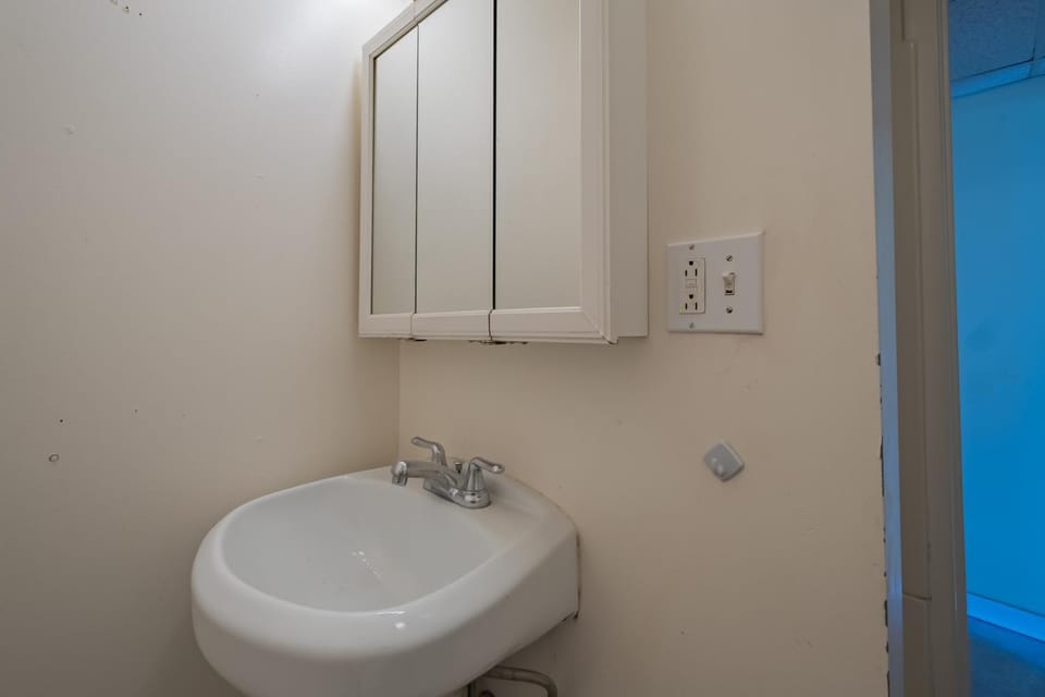 1BR 1 Bath Unit At Lawrenceville Apartment in Pittsburgh