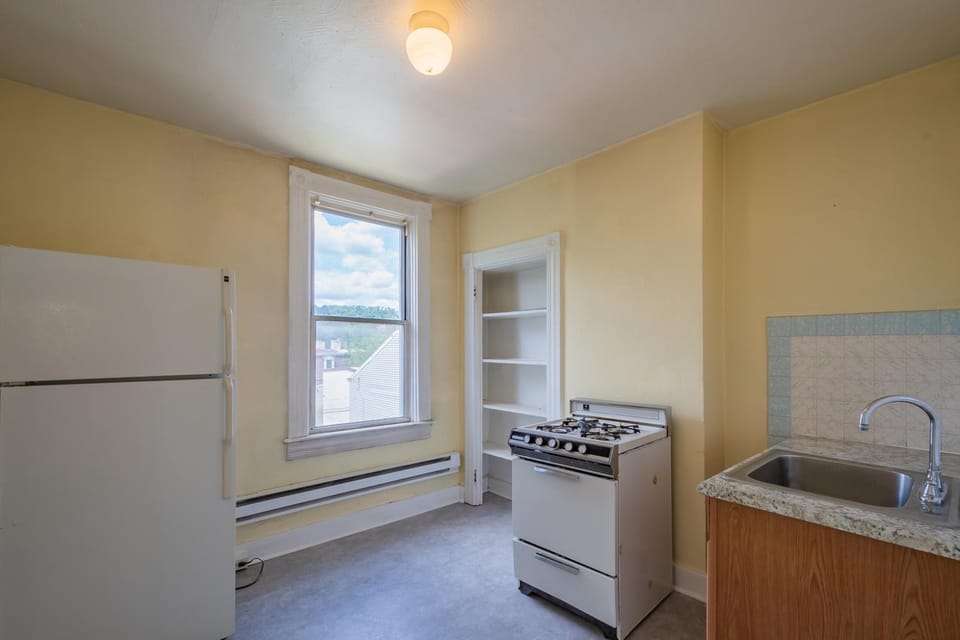 1BR 1 Bath Unit At Lawrenceville Apartment in Pittsburgh