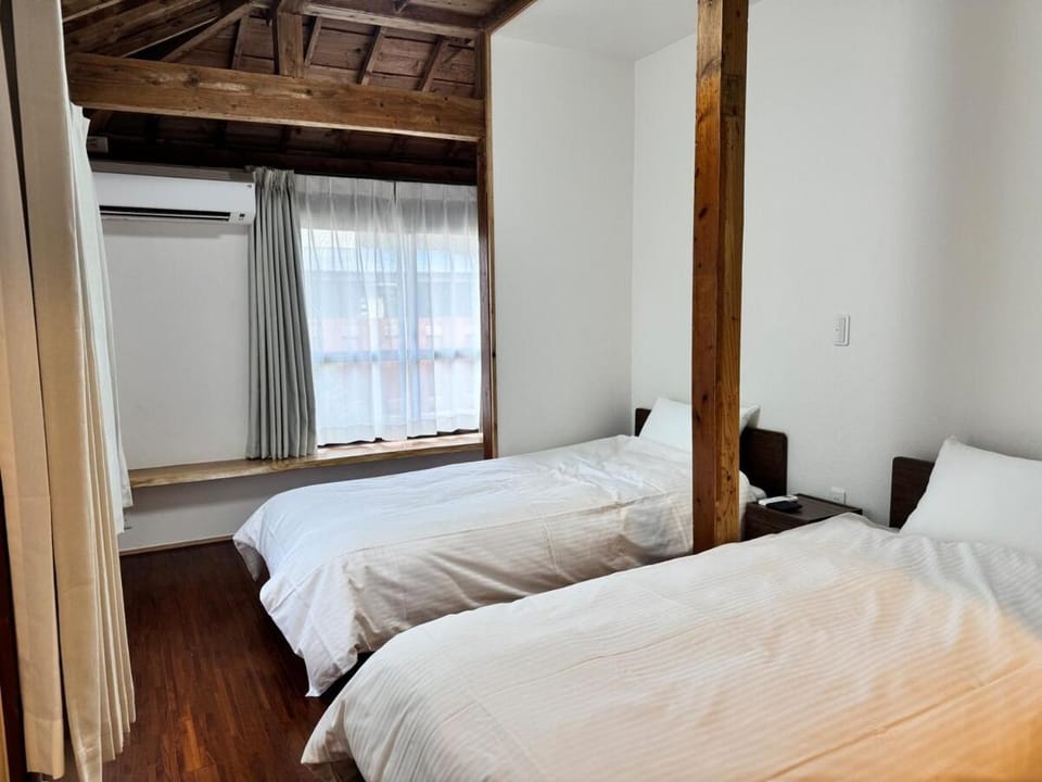 Bed, Bedroom, air conditioner