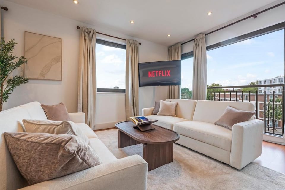 City View Duplex with Jacuzzi & Snooker Sleeps 10 Apartment in London Borough of Islington