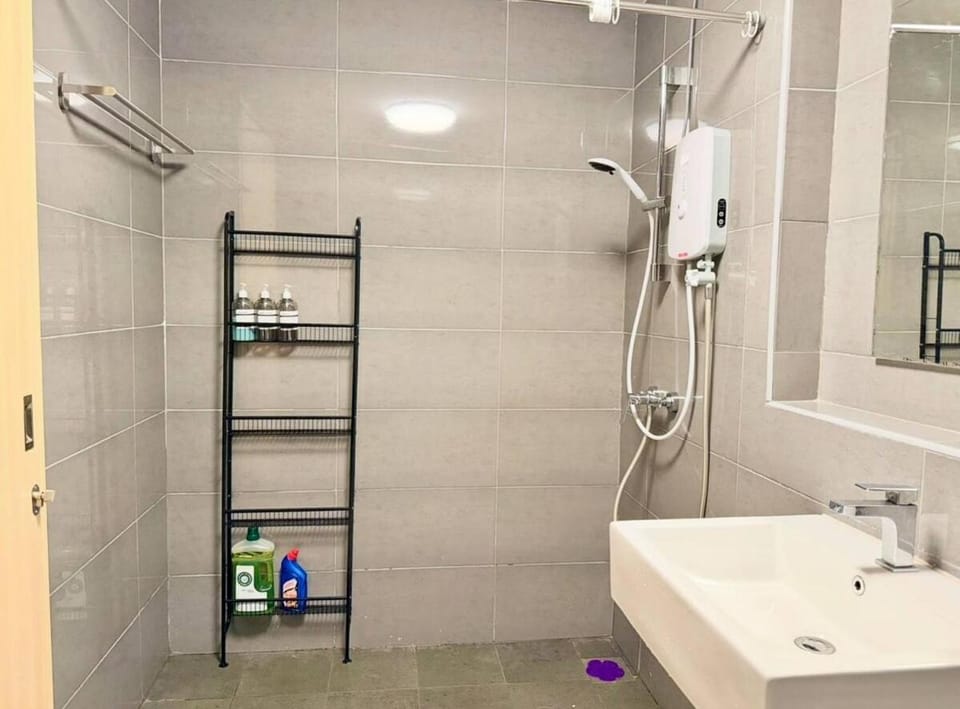 Shower, Bathroom, towels