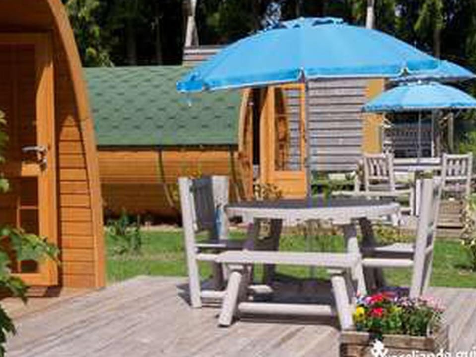 Cabane accueillante avec animaux admis - 2 pers. - API-1-52-2390 Campground/ 
RV Resort in Brittany