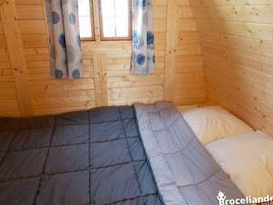 Cabane accueillante avec animaux admis - 2 pers. - API-1-52-2390 Campground/ 
RV Resort in Brittany