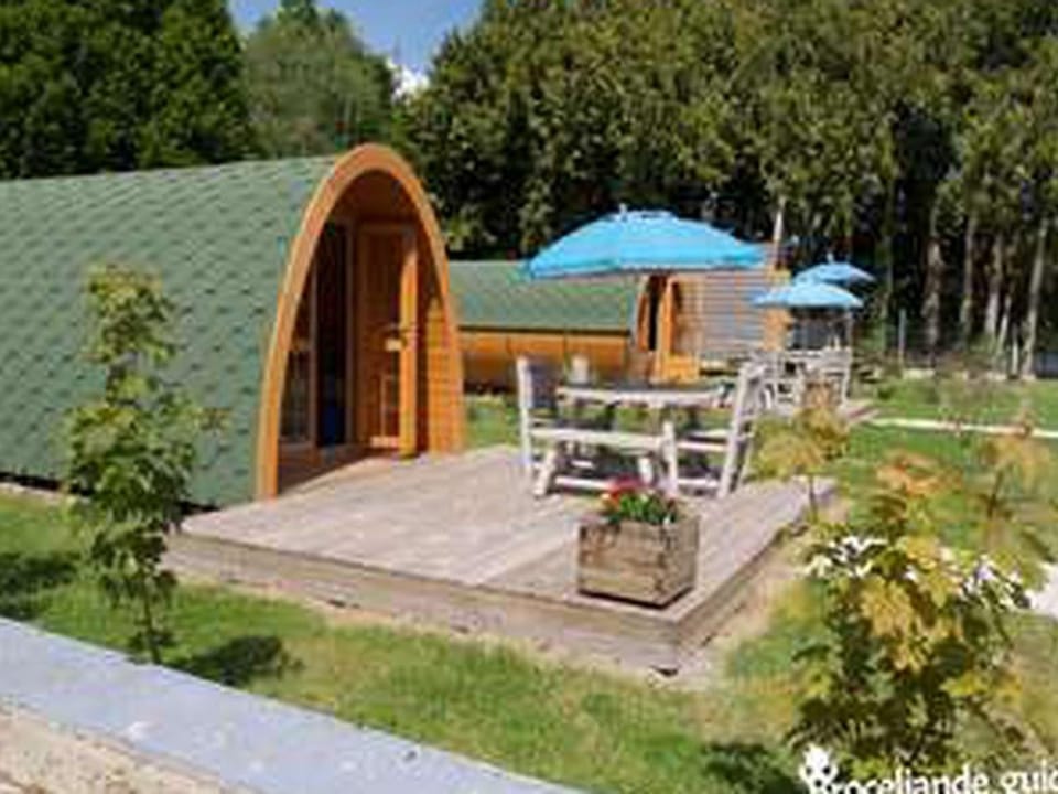 Cabane accueillante avec animaux admis - 2 pers. - API-1-52-2390 Campground/ 
RV Resort in Brittany