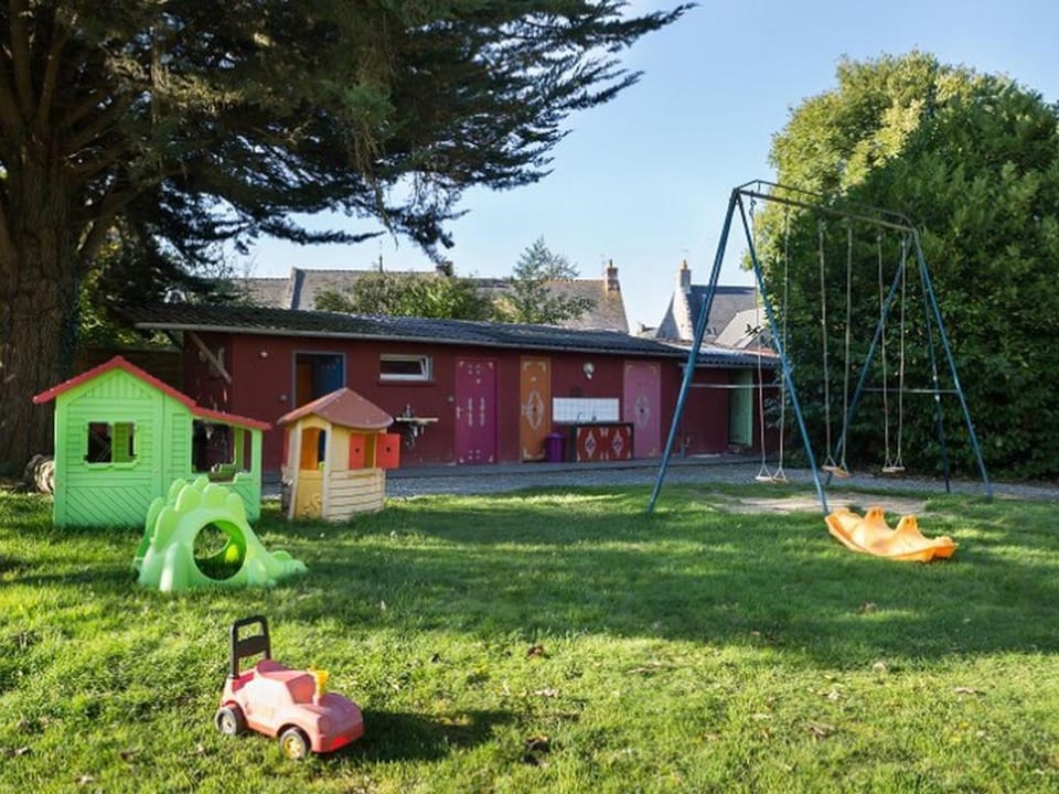 Yourte accueillante, animaux OK - 6 pers. - API-1-52-2410 Campground/ 
RV Resort in Brittany