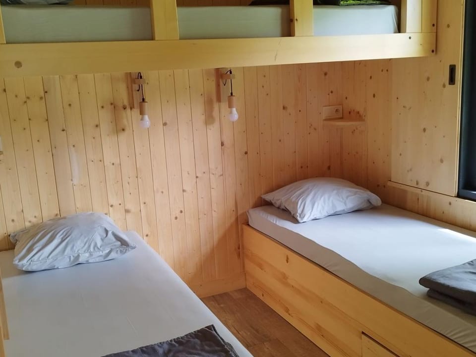 Chalet chaleureux - 7 pers. - API-1-52-2482 Campground/ 
RV Resort in Nouvelle-Aquitaine