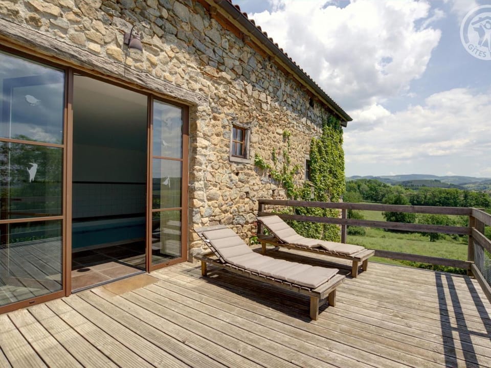 Gîte spacieux avec piscine - 18 pers. - FR-1-496-428 House in Auvergne-Rhône-Alpes