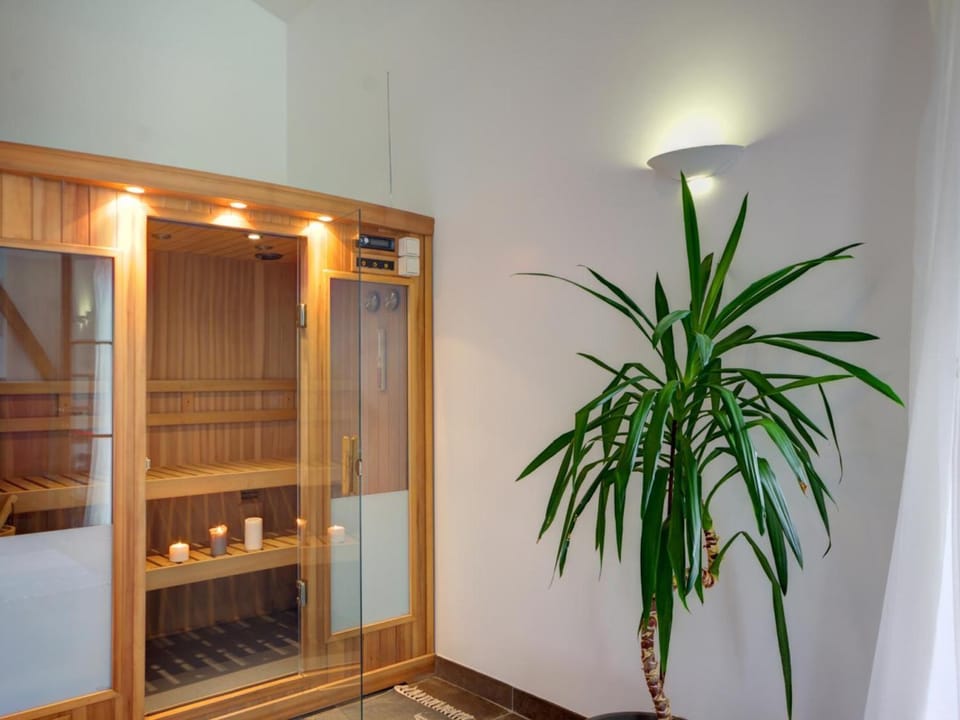 Gîte spacieux avec piscine - 18 pers. - FR-1-496-428 House in Auvergne-Rhône-Alpes