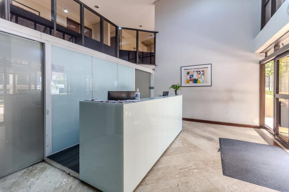 Airport, 24-hour valet, daily cleaning, subway! Apartment in Sao Paulo City