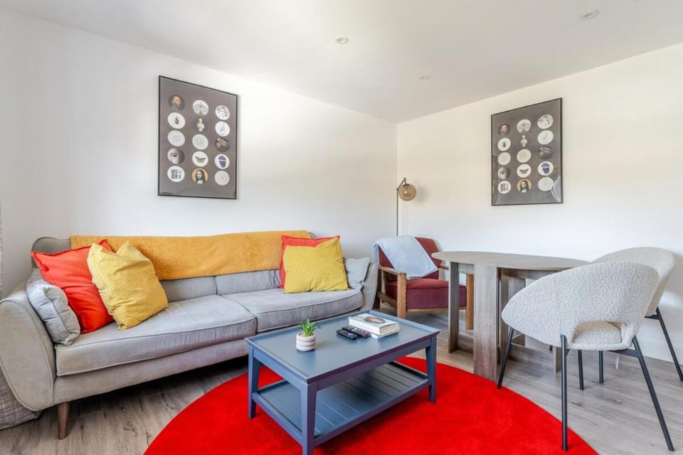 Crawley 1BR Modern Apartment F2 Three Bridges Apartment in Crawley