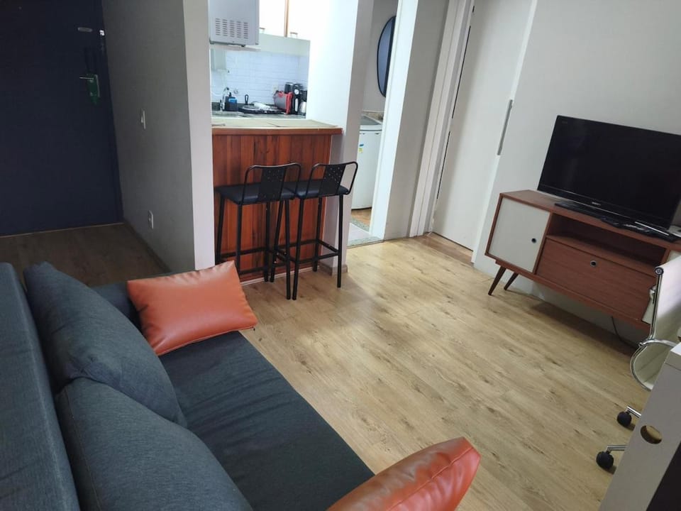 Airport 390 m away, with parking space and daily cleaning! Apartment in Sao Paulo City