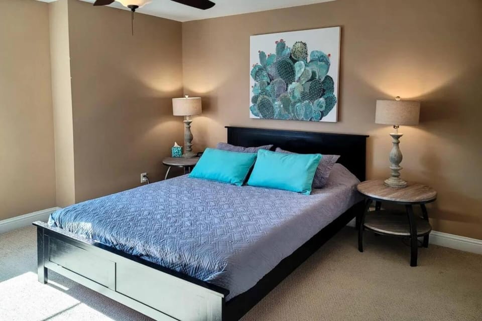 Lakefront Resort Townhome with Kayaks & Gas Grill! House in Oroville