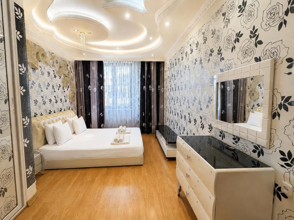 Bed, Bedroom, towels, wardrobe
