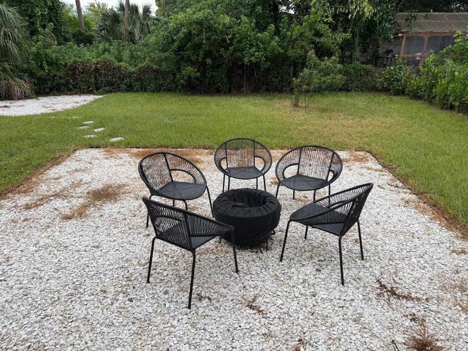 Modern Retreat 3 Baths Patio Sleeps 4 Apartment in Town N Country