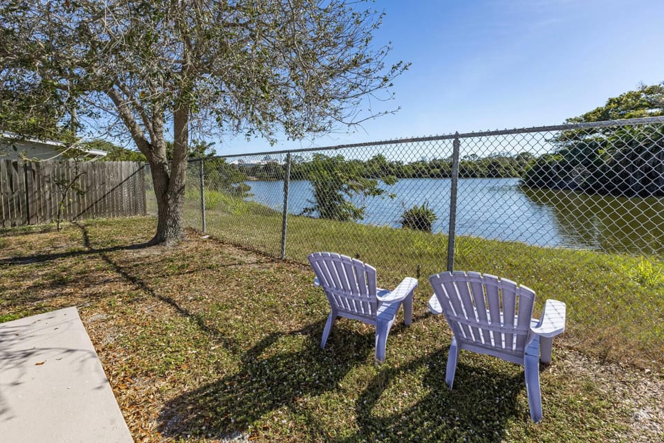 Day, Natural landscape, Seating area, Lake view