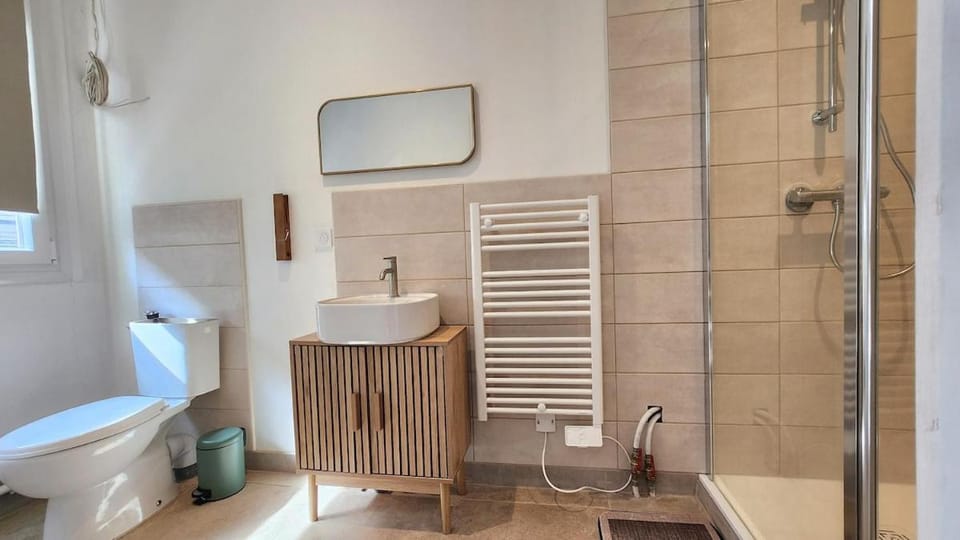 Grand studio en plein cœur de Lisieux, rez-de-chaussée Apartment in Lisieux