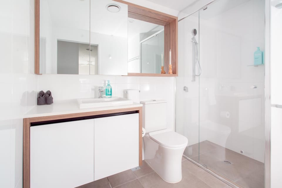 Shower, Toilet, Bathroom, towels