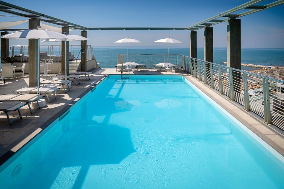 Restaurant/places to eat, Bird's eye view, Summer, View (from property/room), Balcony/Terrace, Lounge or bar, Pool view, Sea view, Swimming pool