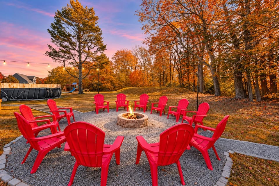 Patio, Natural landscape, Garden, View (from property/room), Seating area, Autumn