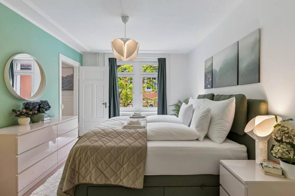 Spacious Apartment with Balcony & Great Location Apartment in Zurich City