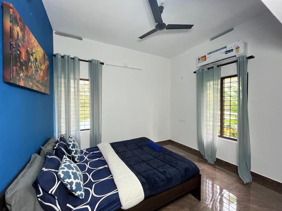 Bed, Photo of the whole room, Bedroom, air conditioner