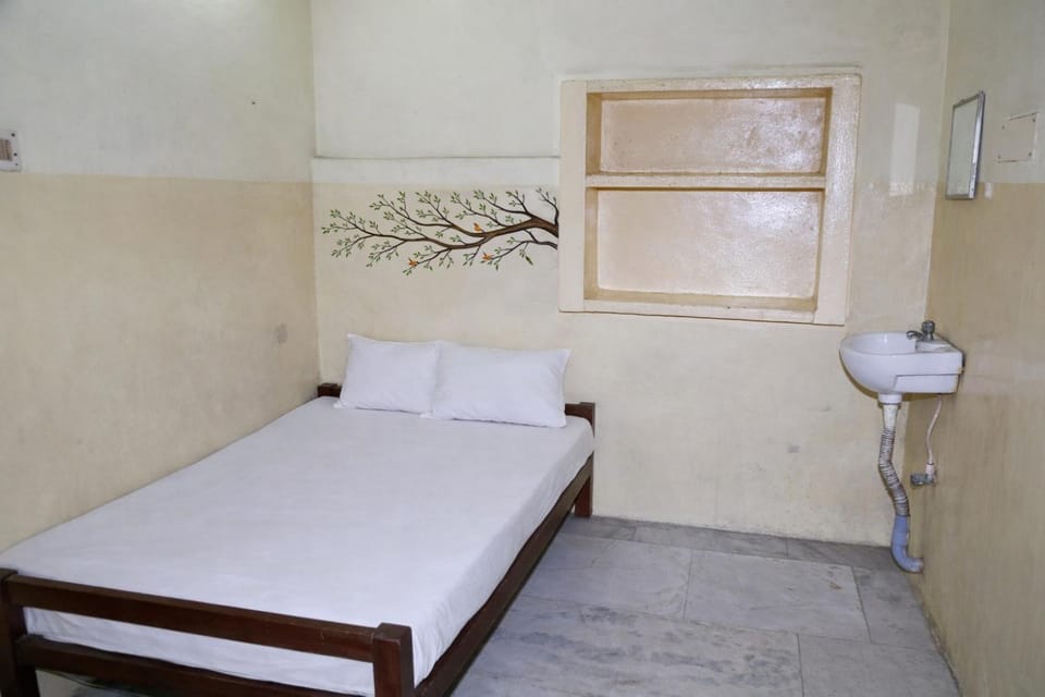 Moon Palace Lodge Near Central Station Hotel in Chennai