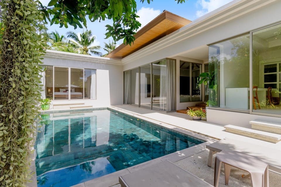 Property building, Patio, Pool view, Swimming pool, sunbed