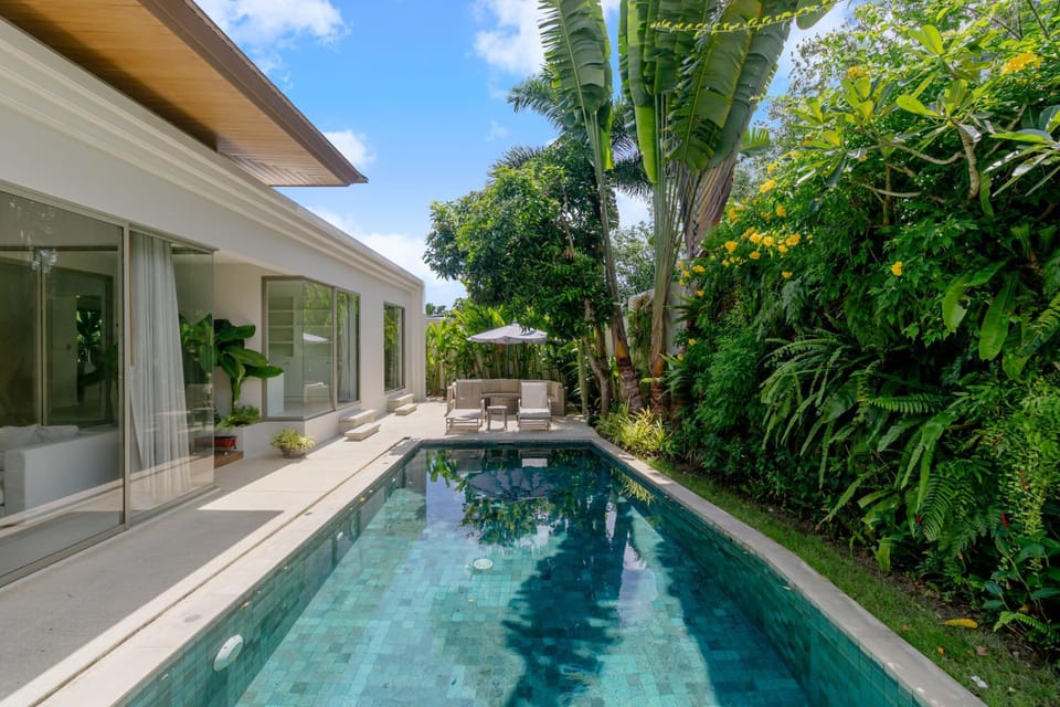 Property building, Patio, Day, Garden, Garden view, Pool view, Swimming pool, sunbed