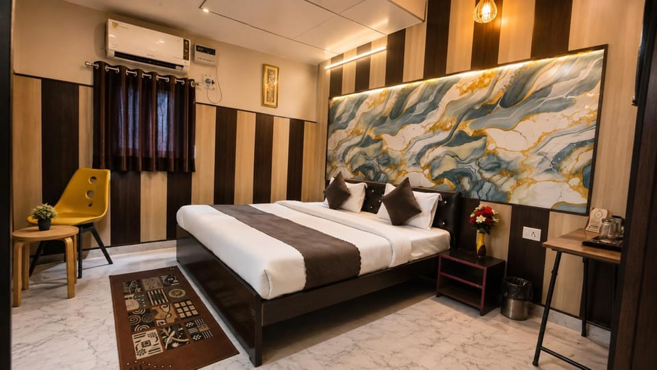 Bed, Living room, Photo of the whole room, Seating area, Bedroom, air conditioner