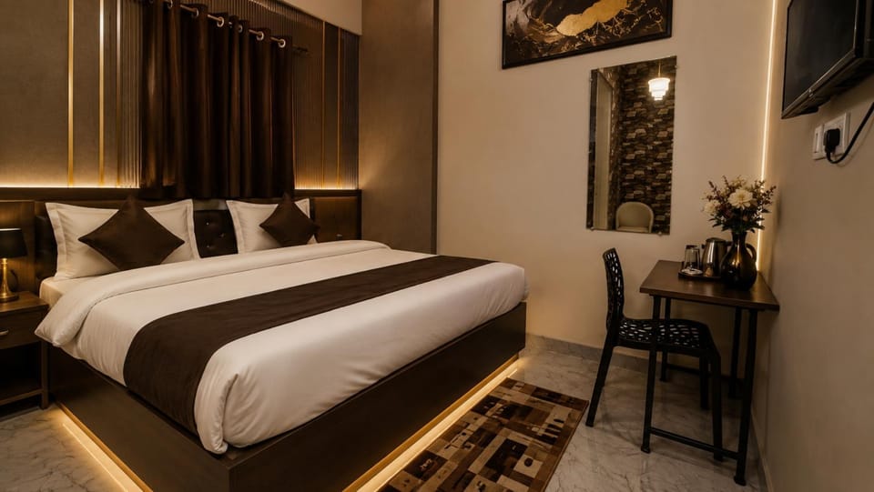Bed, TV and multimedia, Photo of the whole room, Bedroom