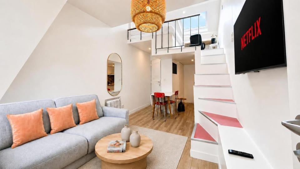 Communal lounge/ TV room, TV and multimedia, Living room, Seating area, Evening entertainment