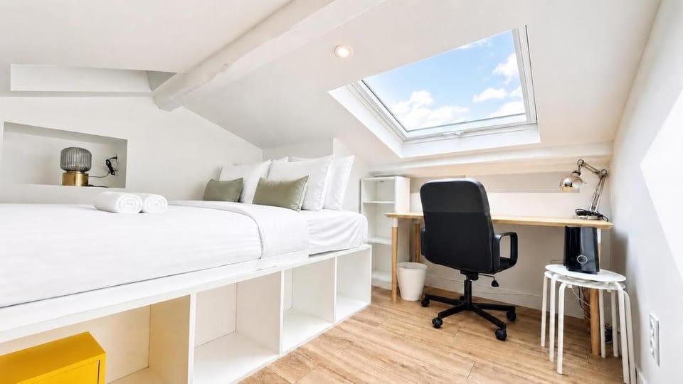 Bed, Bedroom