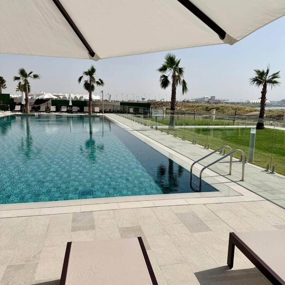 Swimming pool, sunbed