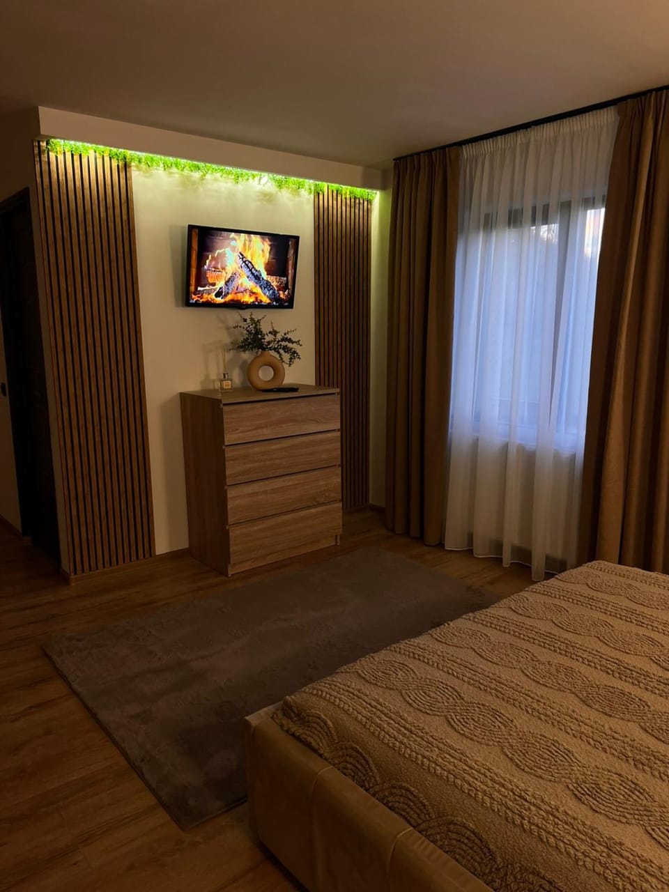 Communal lounge/ TV room, Bed, TV and multimedia, Photo of the whole room, Bedroom