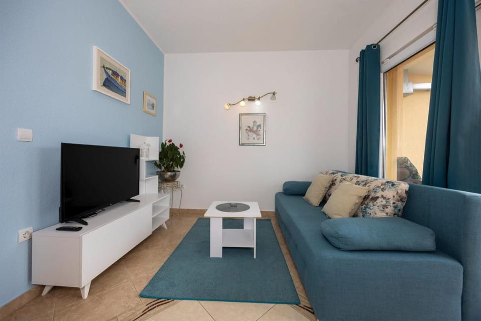 Apartment 202-6 for 4 Pers in Tucepi Apartment in Tučepi