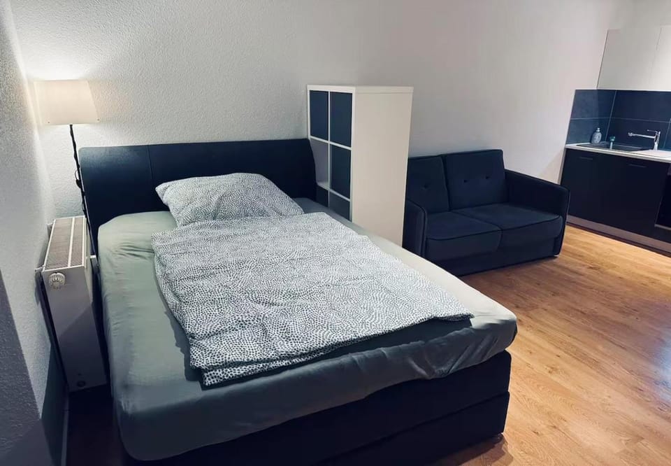 Bed, Seating area, Bedroom