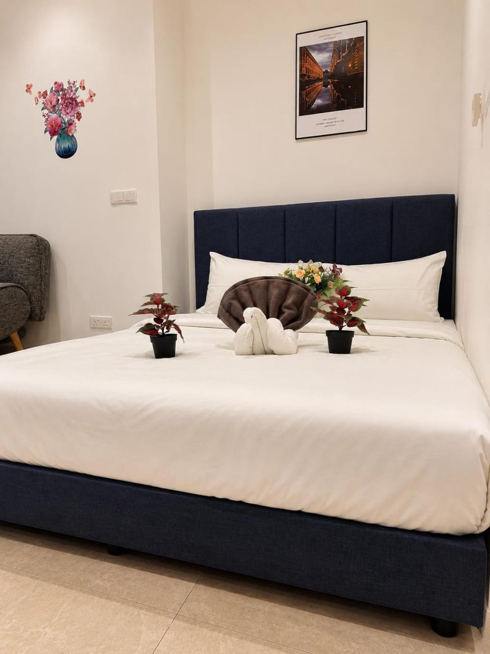 Bed, Photo of the whole room, Bedroom
